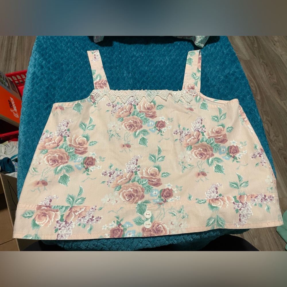 ⬇️vintage handmade tank top